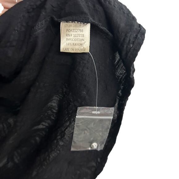 Black Textured Button-Front Shirt L Long Sleeve Roll-Tab Textured Fabric - Picture 6 of 8